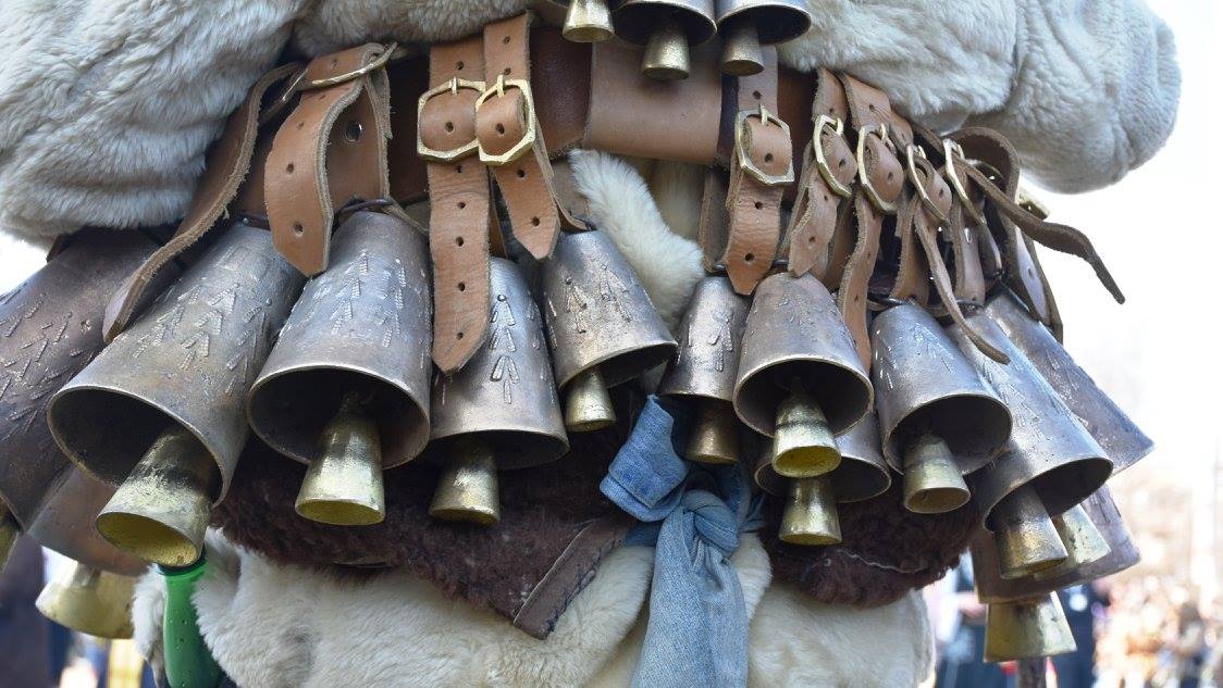 Сурвакари благославят за здраве в Благоевградско Сурвакари благославят за здраве в Благоевградско