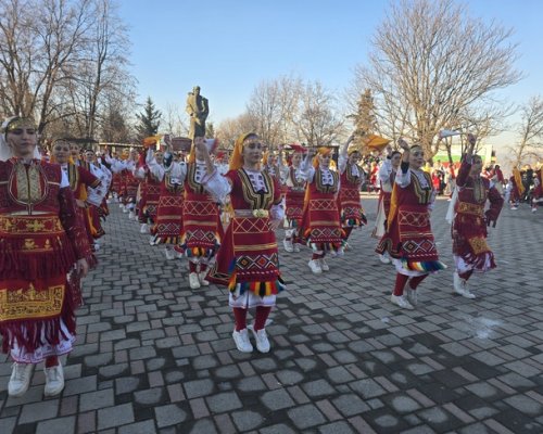 Наградиха 90-годишен кукер на игрите в Петрич