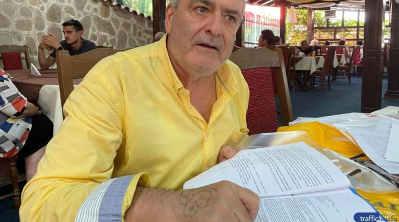 Кръчмар нападна поп с нож: Ще ти разпоря корема! Кръчмар нападна поп с нож: Ще ти разпоря корема!