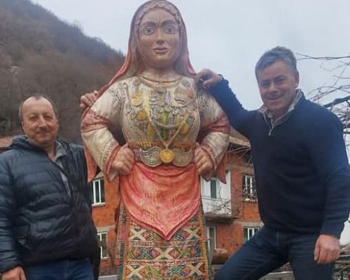 Статуя на легендарната Рая от Перун смайва гостите на село Пирин