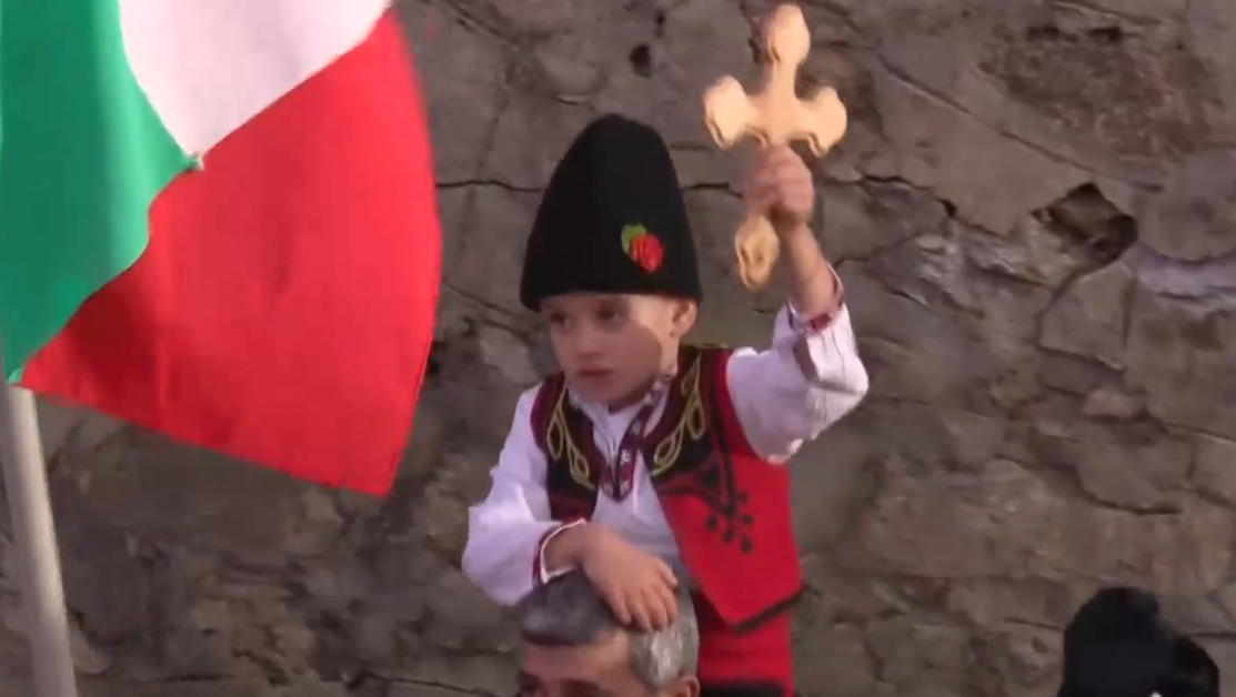 Първи спасиха кръста в Шипка Първи спасиха кръста в Шипка