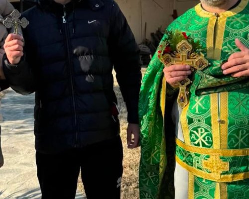 Йордан Костов извади Богоявленския кръст в Кресна