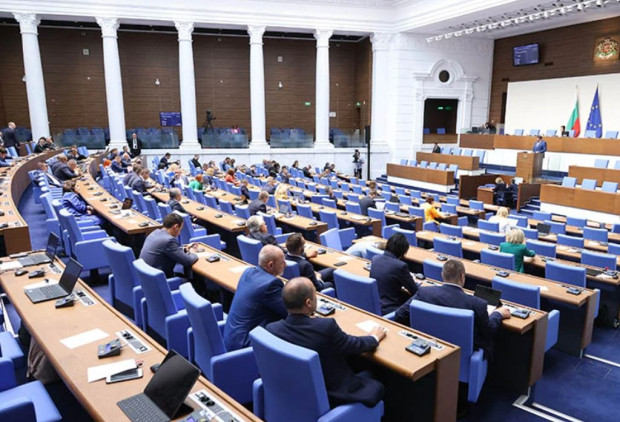 Депутатите гледат Бюджет 2025 г. в комисия