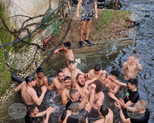 4 кръста ловиха на Богоявление в Петрич