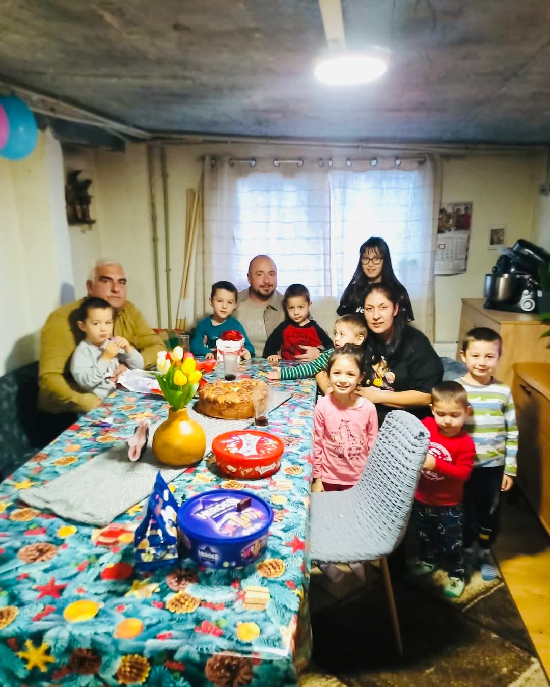 Кметът на Дупница Първан Дангов посети семейство с 9 деца в деня на Йоан Кръстител Кметът на Дупница Първан Дангов посети семейство с 9 деца в деня на Йоан Кръстител