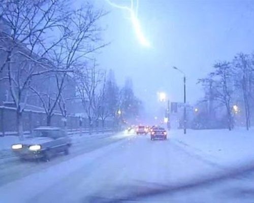 Гръмотевичен сняг! Много рядко метеорологично явление удари Земята