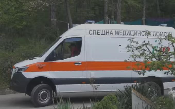 Линейка на Спешен център-Гоце Делчев се преобърна на входа на града Линейка на Спешен център-Гоце Делчев се преобърна на входа на града