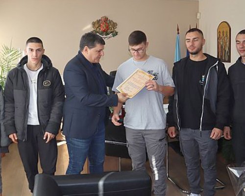 Благороден жест: Дариха парите от богоявленския кръст за лечението на Ники от с. Микрево