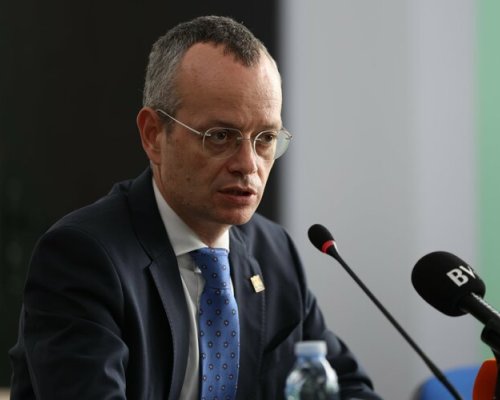 Кметът Байкушев категорично против намаляване на паралелките в училищата в Благоевград, иска спешна среща с министъра