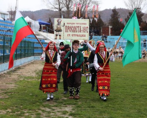 За първи път  Симитлия  посрещна кукерската група от Стралджа