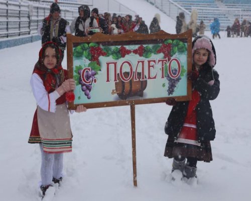 Групата от село Полето постави начало на втория фестивален ден на  Симитлия-Древната земя на кукерите  2025