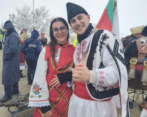 Предложение за брак на фестивала в Симитли! Радослав от Гърмен падна на колене пред Ивона от Полена