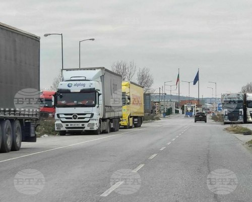 Интензивен е трафикът за товарни автомобили на ГКПП Лесово на границата с Турция