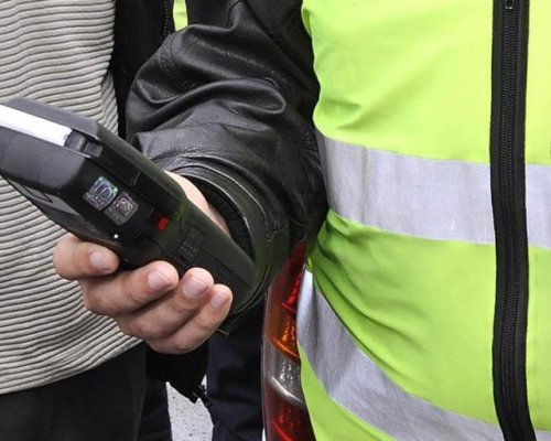 Пиян шофьор на автобус удари 3 паркирани коли