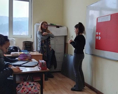 Ученици от Якоруда изработиха специални табла за Деня на думата благодаря