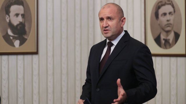 Румен Радев връчва първия мандат на ГЕРБ-СДС в сряда Румен Радев връчва първия мандат на ГЕРБ-СДС в сряда
