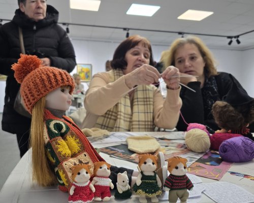 Благоевград плете-предаваме занаята от възрастен на дете се проведе в Градска художествена галерия