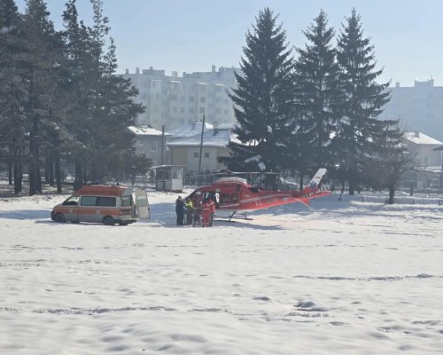 Медицински хеликоптер кацна в болницата в Разлог, спасява живота на турист паднал от тераса