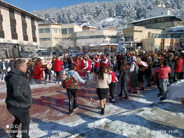Пъстро Бабино хоро ще се извие на 21 януари в Белица Пъстро Бабино хоро ще се извие на 21 януари в Белица
