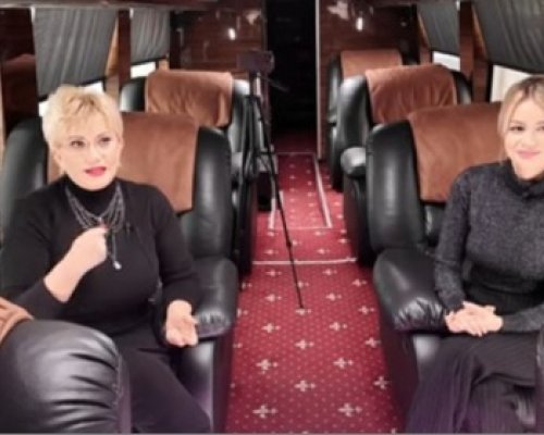 Двуетажният автобус с баня на Николина Чакърдъкова смая България