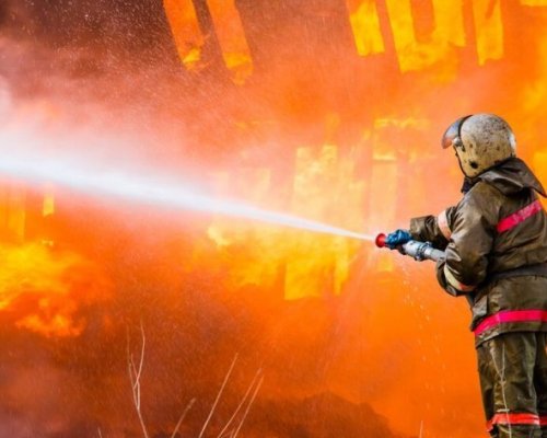 Трагедия: 10 души загинаха при пожар в хотел в турски ски курорт