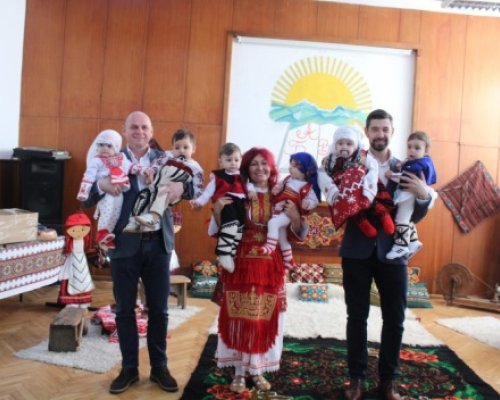 Прекрасен Бабинден в Добринище