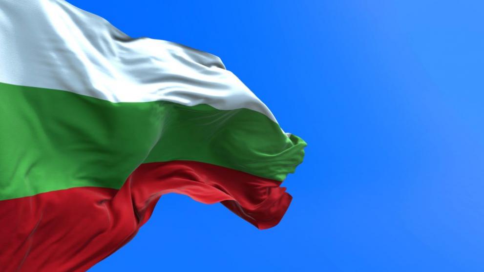 Грозна гавра със знамето на България