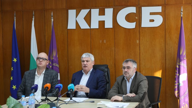 Месечната издръжка на тричленно семейство е 2653 лв. Месечната издръжка на тричленно семейство е 2653 лв.