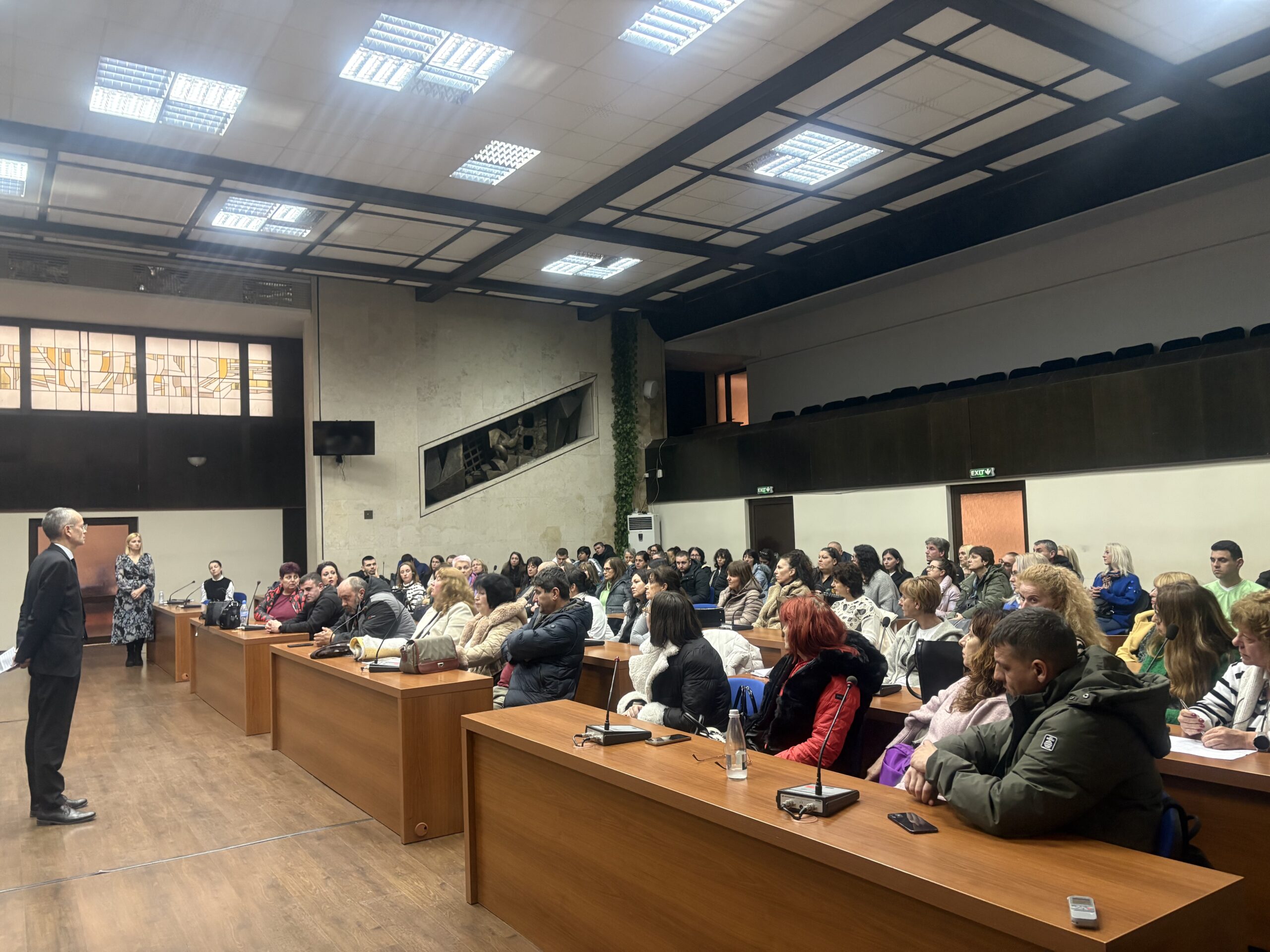 Битка за паралелките: Благоевград в търсене на баланс между демографията и образователната стратегия Битка за паралелките: Благоевград в търсене на баланс между демографията и образователната стратегия
