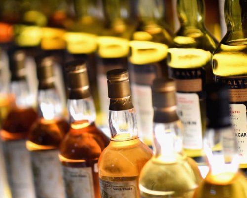 Иззеха голямо количество алкохол с изтекъл срок на годност от магазин в Кресна