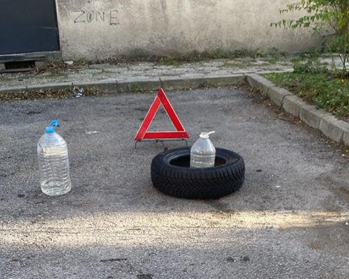 В Благоевград си резервират паркомясто с туби и варели