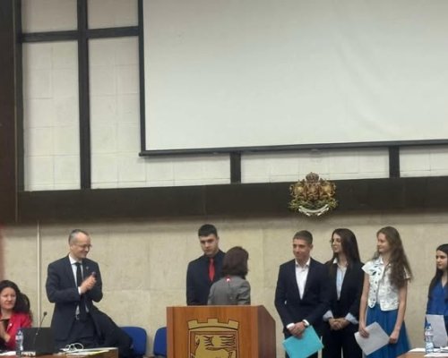 Общински младежки парламент-Благоевград с призив за диалог и съвместни инициативи пред местната власт