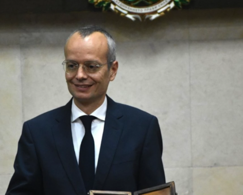 Кметът М. Байкушев отказа да отреже 2 паралелки от ЕГ и ПМГ