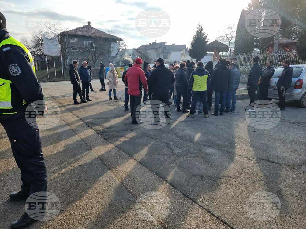 Пореден протест на пътя Кюстендил-Гюешево събра недоволни от бездействието на институциите след катастрофата със загинало момиче Пореден протест на пътя Кюстендил-Гюешево събра недоволни от бездействието на институциите след катастрофата със загинало момиче