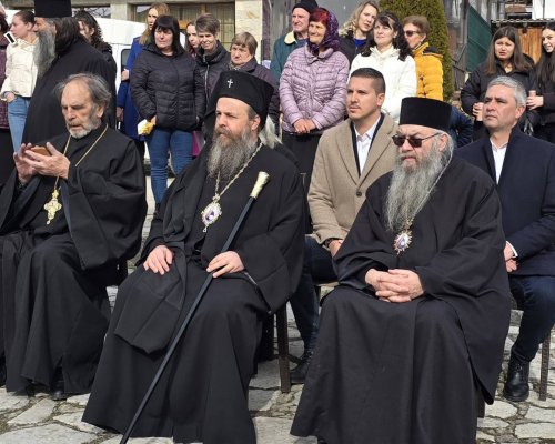 Църква Сретение Господне в Добърско събра  жители и гости с вълнуващ празник