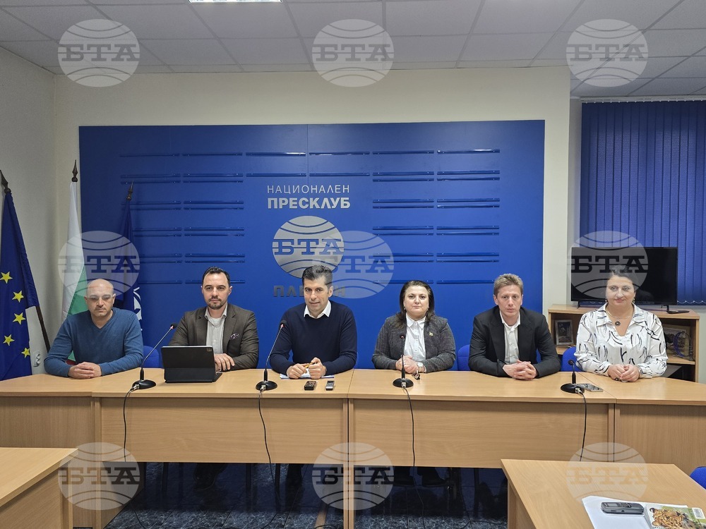 Машинният вот да трябва стане 100-процентов, коментира в Плевен Кирил Петков Машинният вот да трябва стане 100-процентов, коментира в Плевен Кирил Петков