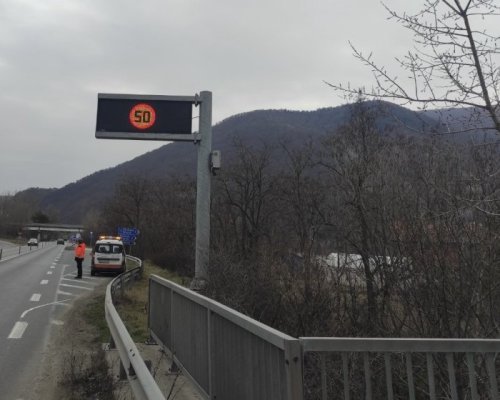 Започна смяната на счупените колчета в Кресненското дефиле