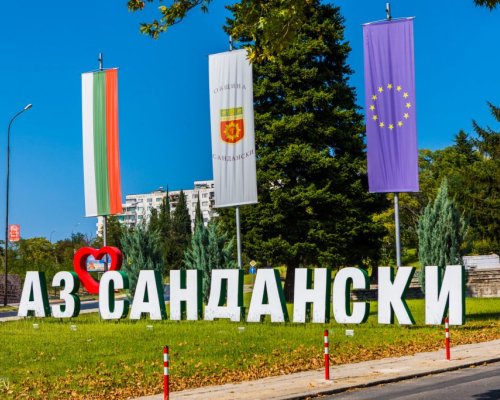 Паника в Сандански: Нещо черно и огромно плъзна по улиците