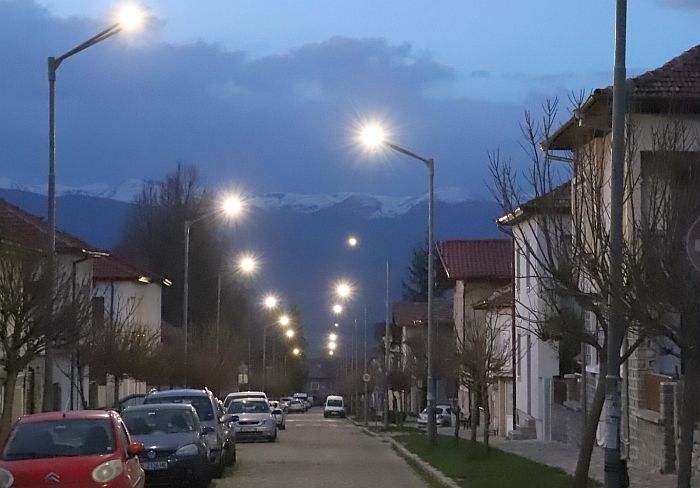 Добринище, Места и Филипово ще имат по-добро и по-икономично улично осветление Добринище, Места и Филипово ще имат по-добро и по-икономично улично осветление