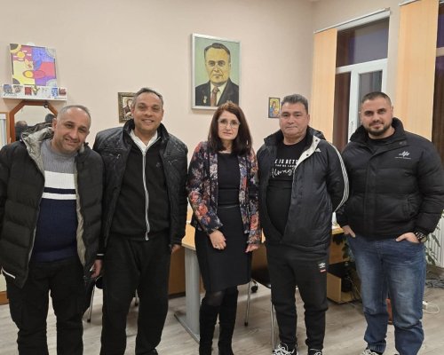 Среща на училищния директор на ПГ Акад. Сергей П. Корольов с пастори от ромската общност за насърчаване на образованието