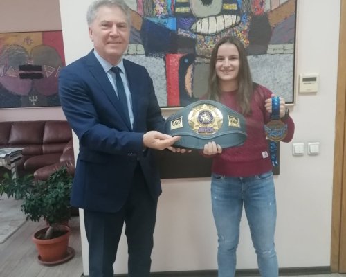 Бившата възпитаничка на ЮЗУ Биляна Дудова с медал от турнира по борба в Загреб