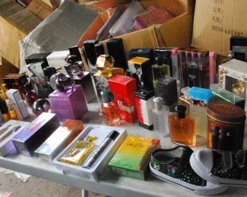 Внимавайте! Парфюми менте, причиняващи опасни алергии, заливат пазара преди Деня на влюбените