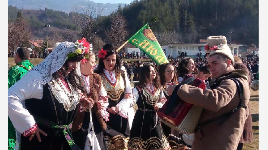Над 1 000 участници във второто издание на фестивала На Сурва в Джерман Над 1 000 участници във второто издание на фестивала На Сурва в Джерман