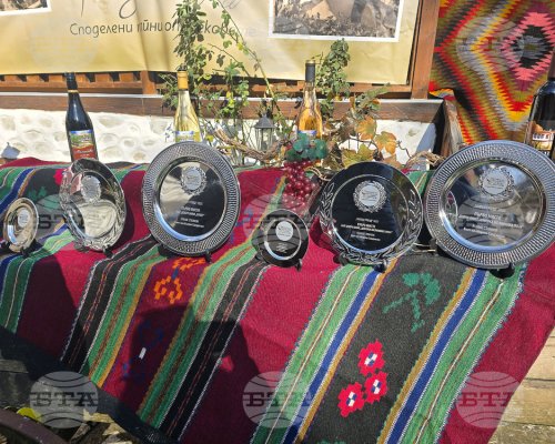 Фестивалът Златен грозд в Мелник беше открит с шествие на станчинарите от квартал Виздол, Петрич