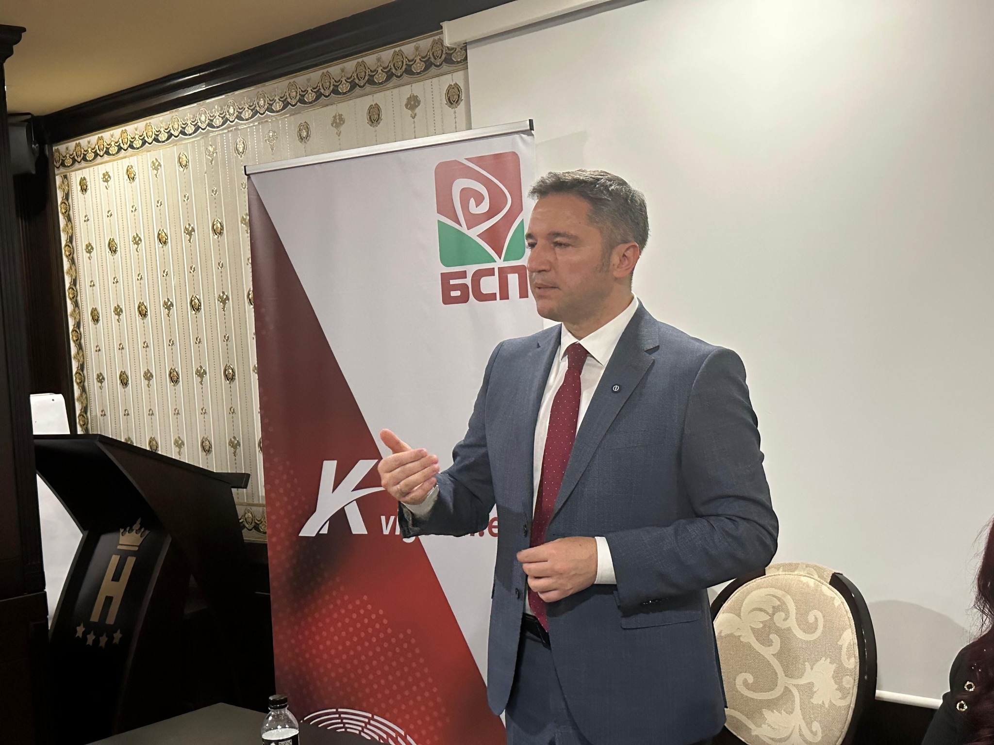 Кристиан Вигенин-дипломатът, който иска да води БСП Кристиан Вигенин-дипломатът, който иска да води БСП
