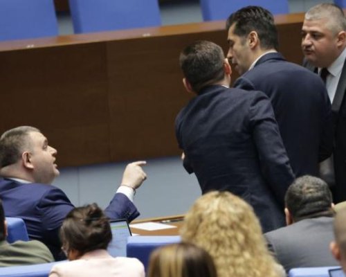 Пореден ден на скандали и физически сблъсъци в парламента