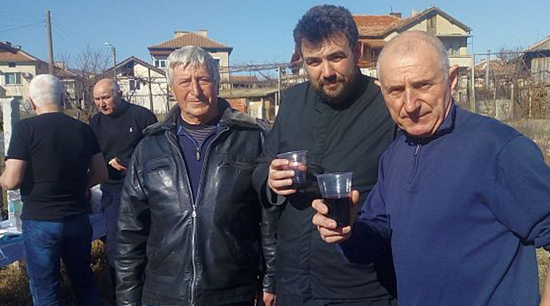 С веселба и тежки наздравици Винената партия закрива Трифоновите празници в Черниче