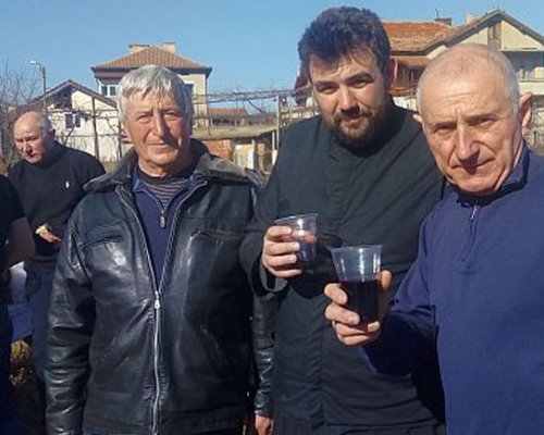 С веселба и тежки наздравици Винената партия закрива Трифоновите празници в Черниче