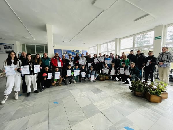 Кметът на Разлог награди победителите в ученическите игри по тенис на маса и шахмат