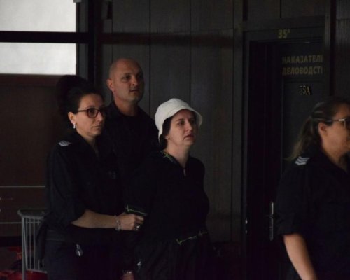 Кристина от Сандански, убила жестоко двете си деца, обжалва доживотната присъда, съдът отложи делото